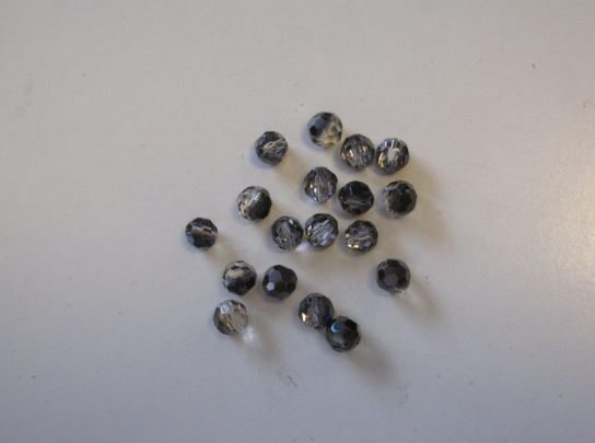 Top quality facetted glass beads