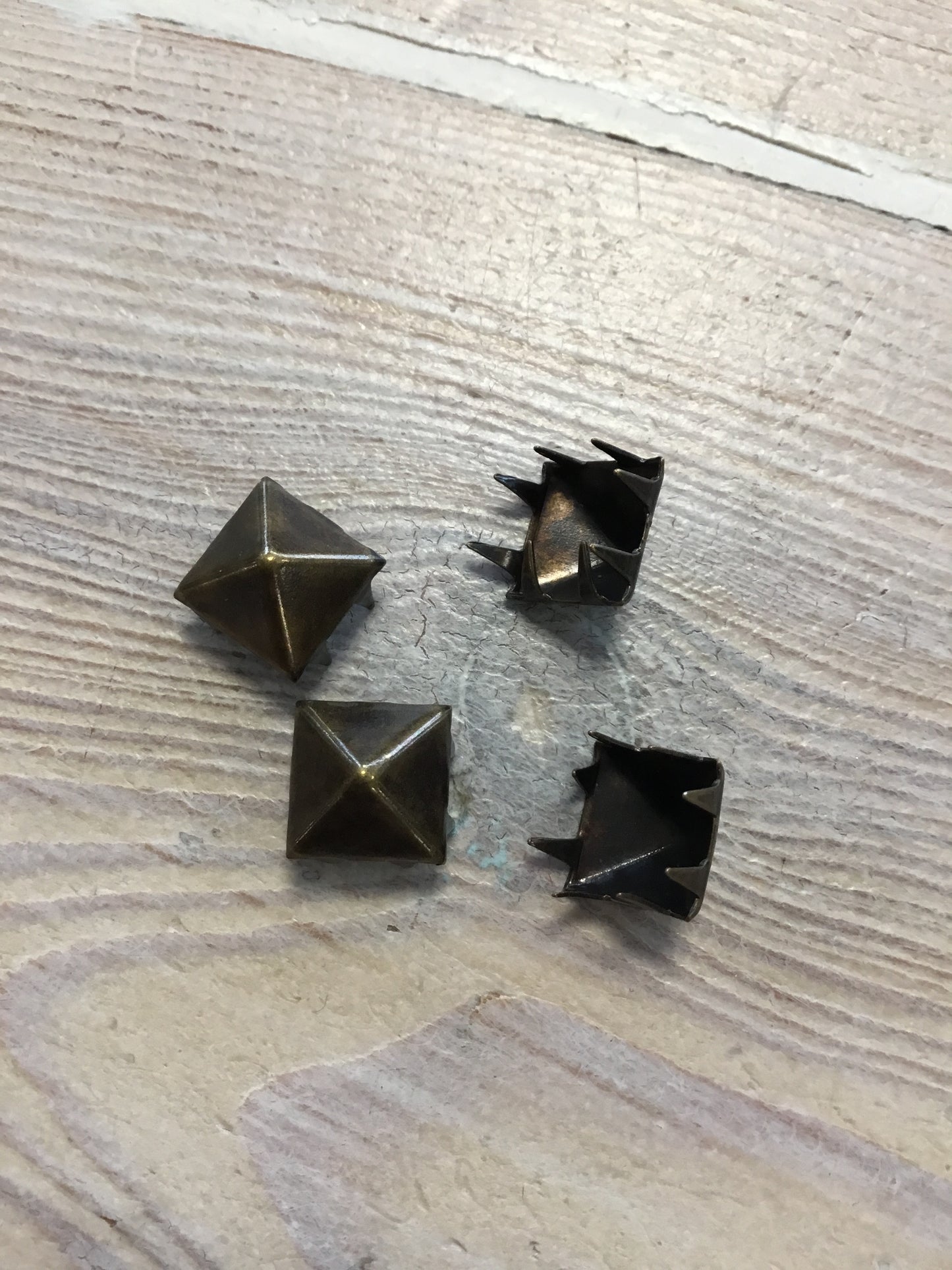 Studs 10mm