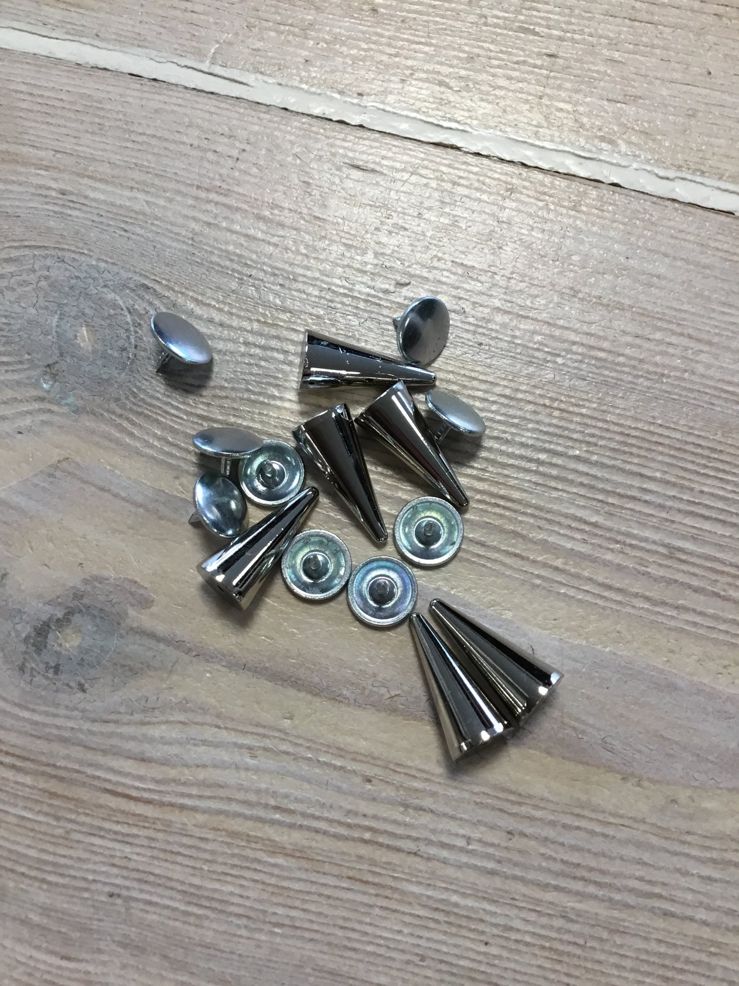 Studs 7x20mm